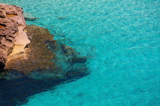 Balearics市的卡拉 米蒂雅内塔太阳旅行假期海滩地标海景天空树木海岸悬崖图片