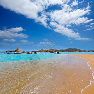 巴利阿里群岛Menorca的太阳海岸线蓝色天空海岸支撑场景旅行地标岩石图片