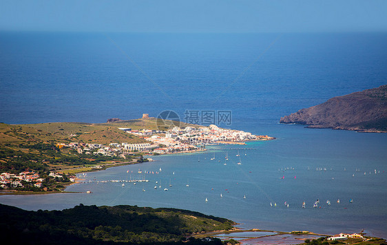 从的空中观察蓝色海滩地标假期海岸线太阳海洋海岸天空村庄图片