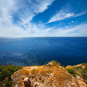 松绿的Balearic地中海晴天支撑海滩天空地标海景悬崖海岸假期海洋图片