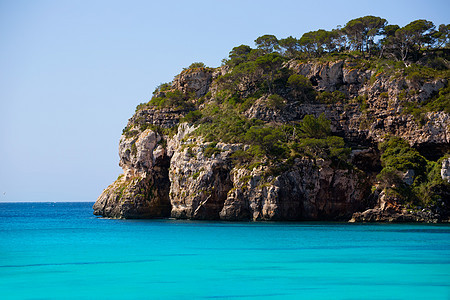 松绿的Balearic地中海波浪蓝色晴天石头岩石悬崖太阳海岸线海洋地标图片