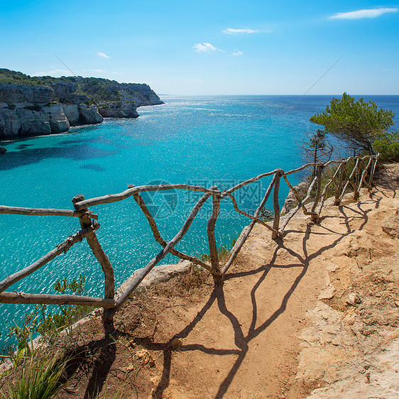 松绿的Balearic地中海石头波浪海岸线岩石海滩旅行海岸海景天空凉亭图片