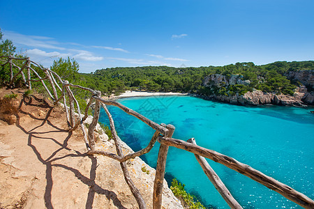 松绿的Balearic地中海栅栏假期太阳悬崖海岸线晴天支撑地标观众海滩图片