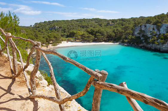 松绿的Balearic地中海波浪地标支撑石头海景海滩晴天悬崖海岸线栅栏图片