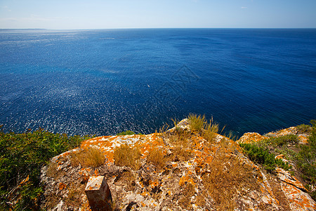 松绿的Balearic地中海晴天石头悬崖旅行海洋蓝色支撑海滩假期岩石图片