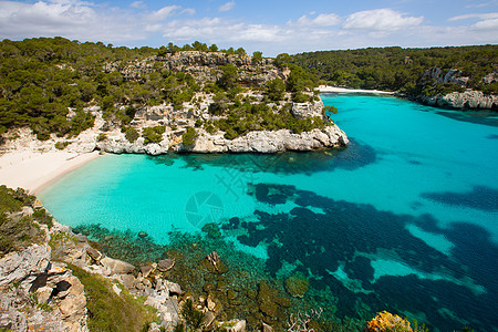 巴利阿里群岛Menorca的波浪海洋支撑海岸地标树木旅行石头海岸线天空图片
