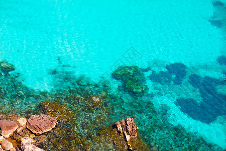 松绿的Balearic地中海石头海景旅行海岸线苔藓太阳蓝色天堂树木天空图片