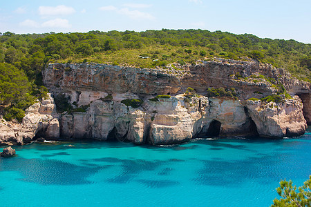 松绿的Balearic地中海蓝色太阳天空晴天海岸石头假期悬崖海滩海洋图片