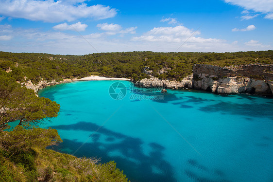 松绿的Balearic地中海海景蓝色海洋场景假期悬崖岩石太阳晴天旅行图片