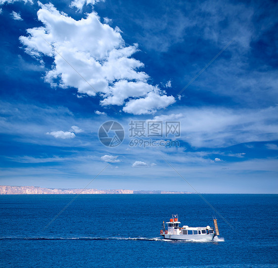 Ciutadella岛的海滩蓝色支撑太阳海洋旅行海岸线地标波浪血管假期图片