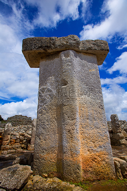 古史前盐分托拉尔巴毒物岩石蓝色天空历史历史性石头地标岛屿旅游吸引力图片