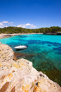 Balearic 地中海的中年卡拉和海滩假期海岸波浪支撑岩石海洋石头天空晴天图片