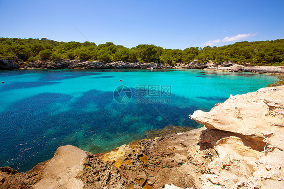 Balearic 地中海的中年卡拉和海景假期天堂天空树木地标石头旅行波浪支撑图片