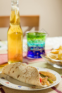 传统墨西哥食菜 配鸡肉玻璃胡椒红色盘子桌子食物沙拉平底锅辣椒蔬菜图片