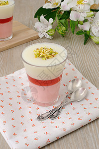 草莓酸酸奶甜点加菠萝肥胖开心果糖果餐巾环境牛奶水果美食纺织品菜肴图片