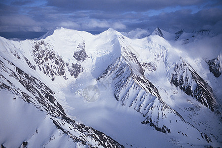 雪覆盖的山脉场景土地山腰荒野全景山链风景自然世界寒冷地形图片