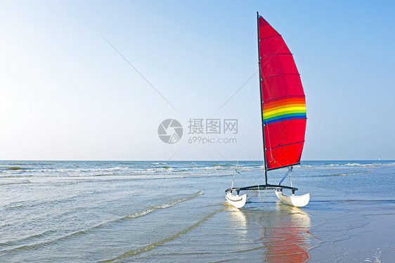 在荷兰北海海滩上的Catamarancatamaran船长帆船帆船赛速度水手竞赛海浪导航桅杆双体图片