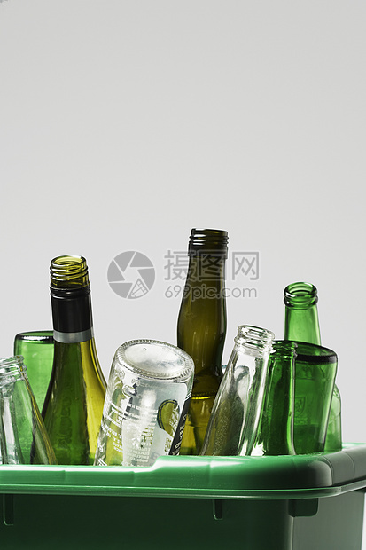 绿色容器中的空瓶意识问题影棚玻璃回收环保生态回收箱环境问题图片