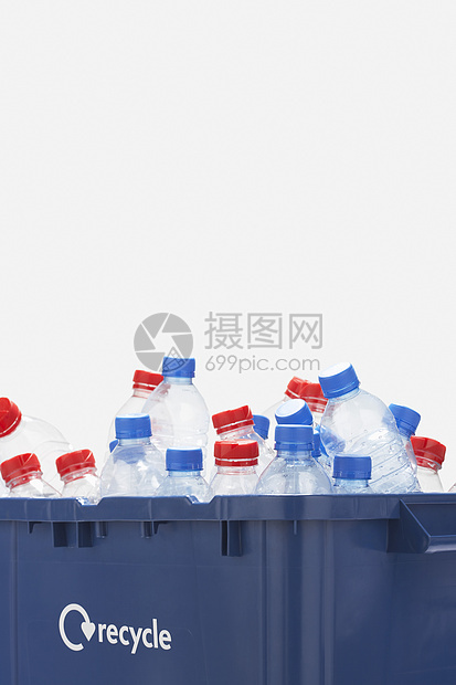 装满空塑料瓶的回收罐箱问题生态意识瓶子环境塑料环境问题环保回收箱影棚图片