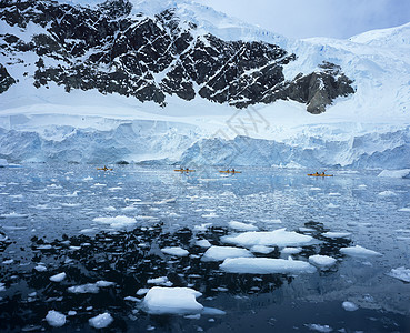 包装冰中的海上劫船事件图片