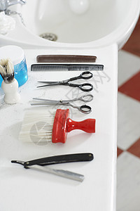 理发店剪刀 梳子 剃刀和刷笔柜台工具沙龙产品头发理发师剃须凝胶卫生刷子图片