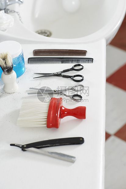 理发店剪刀 梳子 剃刀和刷笔柜台工具沙龙产品头发理发师剃须凝胶卫生刷子图片