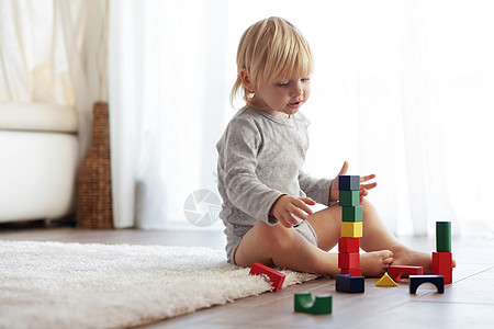 托德勒玩木块游戏金字塔专注闲暇婴儿行动育儿女孩童年活动玩具图片