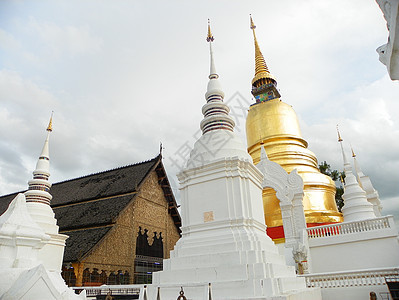 Wat Suandok 瓦丁多建筑学佛教徒翡翠宝塔旅行天空羊毛寺庙图片