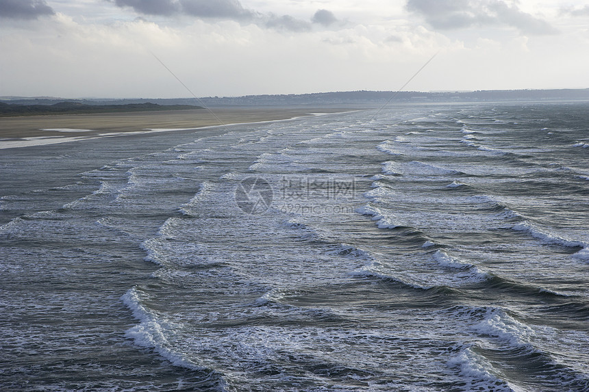 海滩高风景上的波浪高清图片下载-正版图片321862618-摄图网