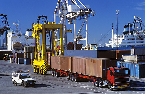 货物集装箱港中的机器图片