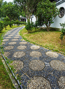 传统中国菜园院子建筑公园人行道岩石鹅卵石花园草地石径走道图片