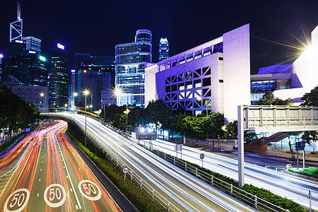 晚上在香港市的交通路线商业区城市天际踪迹商业地标景观办公室企业建筑图片