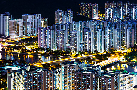 香港市晚上居所房屋建筑公寓楼民众住房公寓人口天际鸟瞰图图片