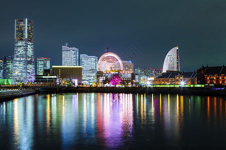 晚上在日本横滨市娱乐商业景观办公楼红砖地标建筑车轮办公室摩天轮图片