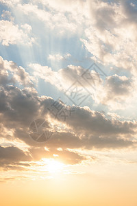 平静的天空场景图片