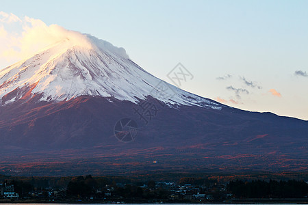富士山顶峰植物火山公吨粉色冰镇日落积雪阳光图片