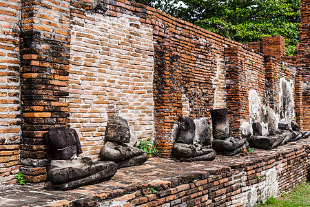 泰国Ayuttaya一排破碎的布丁图片