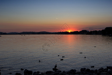 湖湖 海日落商业反射航行地方地平线天空海浪码头风景图片