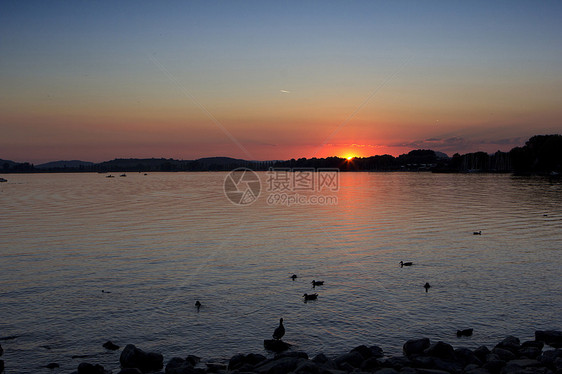 湖湖 海日落商业反射航行地方地平线天空海浪码头风景图片