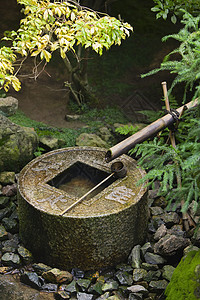 日本 京都良治寺石质流域洗手盆仪式竹子饮水机纯化文化鹅卵石钢包图片