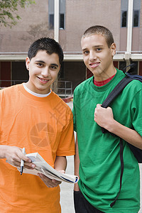 高中学生两个人男孩学习情谊中学上半身男性朋友们教育摄影图片