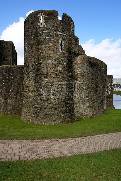 威尔士Caerphilly城堡的废墟反射安全纪念碑建筑学国家防御堡垒门房历史性历史图片