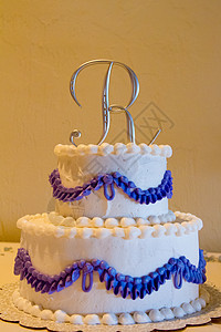 字母 R Cake 调信器婚宴接待白色蛋糕甜点派对礼帽食物糖果婚礼图片