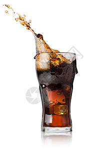 玻璃中的可口可乐果汁饮食杯子飞溅茶点液体流动高脚杯饮料立方体图片