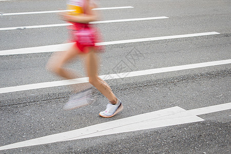 马拉松速度运动赛跑者跑步肌肉耐力力量街道竞赛女性图片