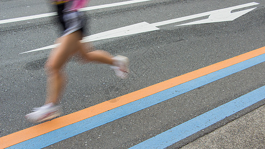 马拉松人群肌肉速度赛跑者身体力量耐力跑步运动员街道图片