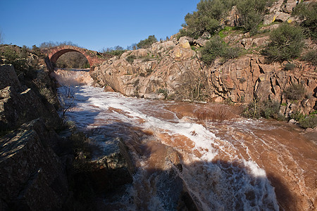 西班牙安达卢西亚Jaen省利纳雷斯皮利亚戈罗曼桥水流电流风景自然景观遗产流动图片