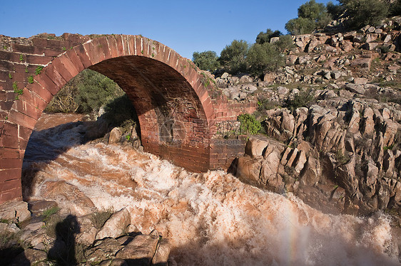 西班牙安达卢西亚Jaen省利纳雷斯皮利亚戈罗曼桥遗产流动电流自然景观风景水流图片