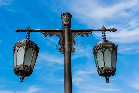 迪拜市的阿拉伯街道灯笼太阳街道建筑学装饰品场景城市灯泡金属古董阴影图片