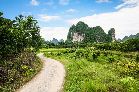 通向中国石灰岩山的公路图片